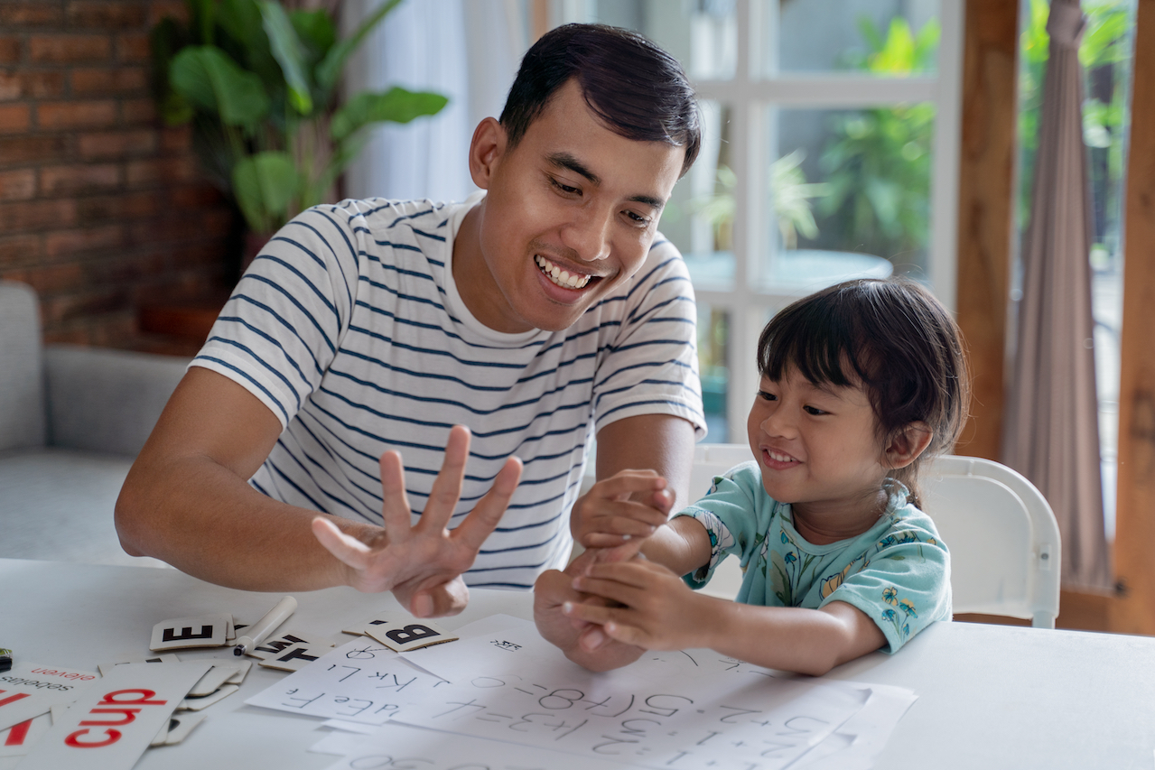 dad and daughter practicing counting