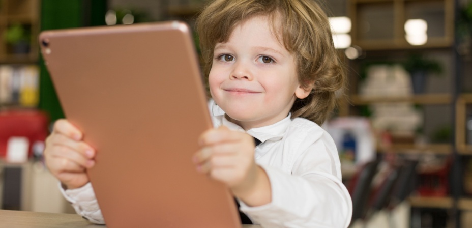 A child smiling while working on ABCmouse.com. 
