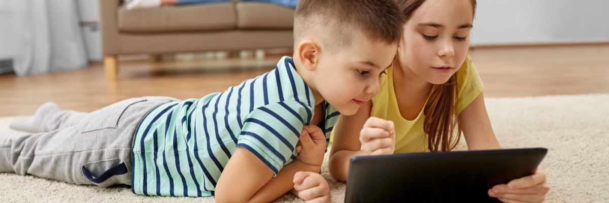 Children playing ABCmouse on an I-Pad.