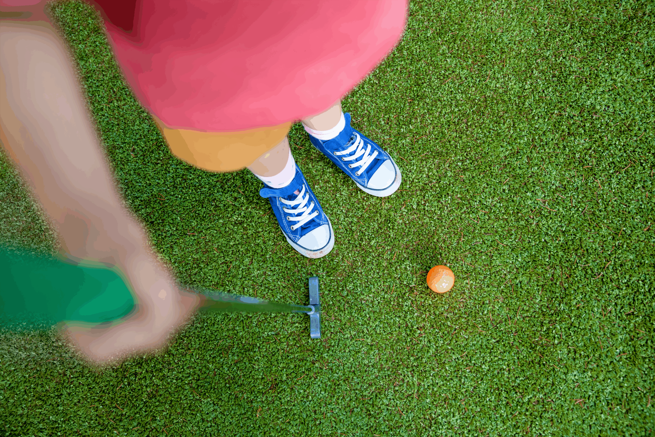 Fun backyard summer mini golf activity for kids. 