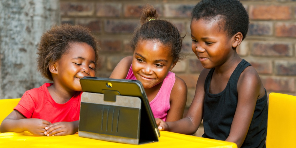 Kids playing a fun online learning game from ABCmouse.com. Game based learning to game more social and emotional growth. 