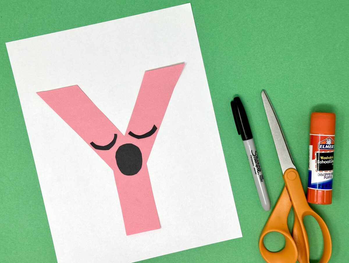Y is for yawn fun free and simple craft for preschoolers from ABCmouse.com. 