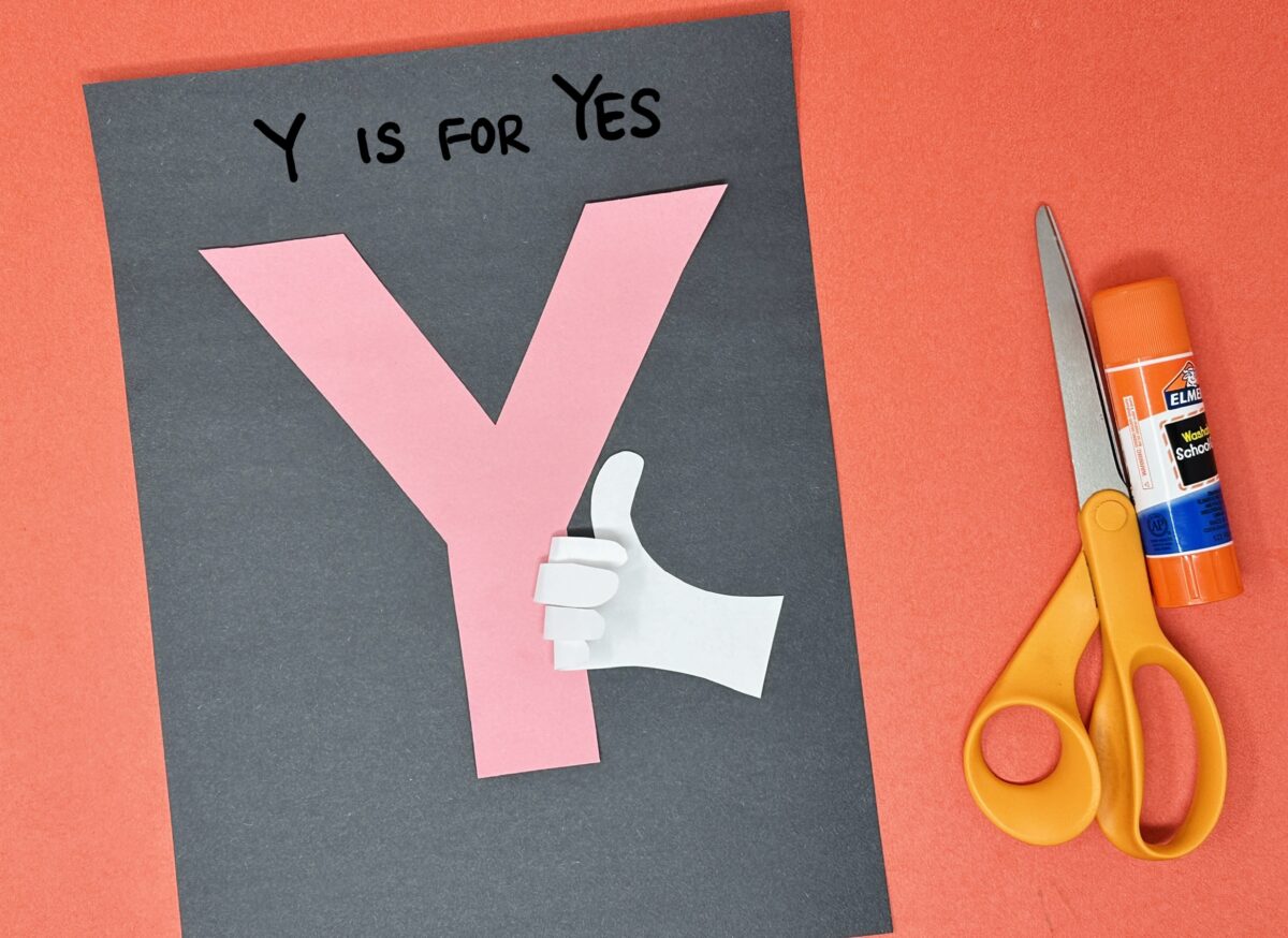 Y is for yes fun free and simple craft for preschoolers from ABCmouse.com. 