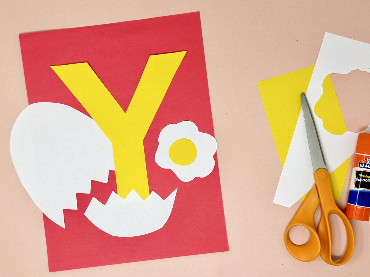Y is for yolk fun free and simple craft for preschoolers from ABCmouse.com. 