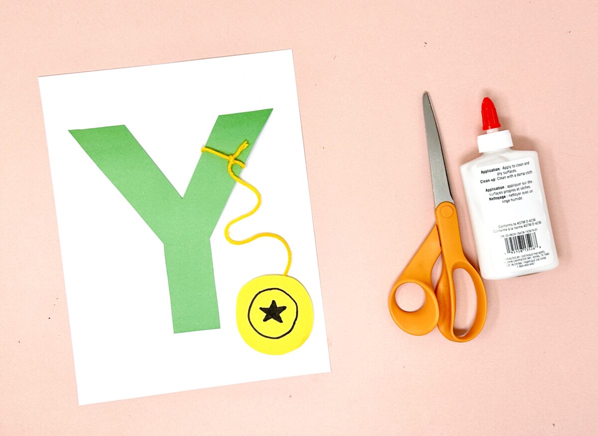 Y is for yo-yo fun free and simple craft for preschoolers from ABCmouse.com. 