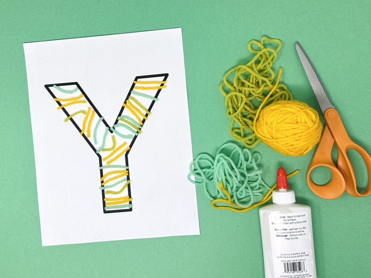 Y is for yarn fun free and simple craft for preschoolers from ABCmouse.com. 
