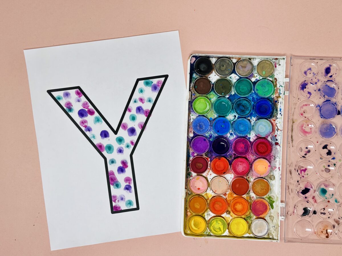 Y finger painting fun free and simple craft for preschoolers from ABCmouse.com. 