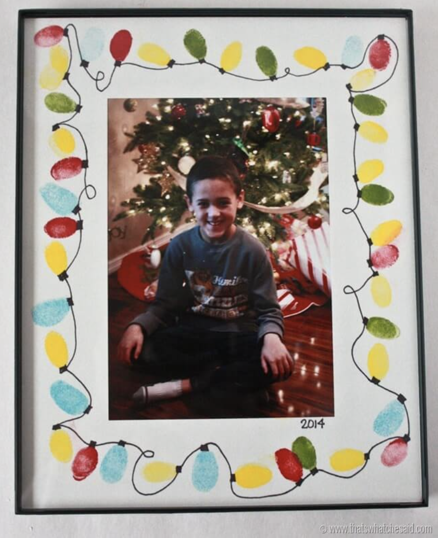 Fun thumbprint craft frame for kids to make for the holiday season. 