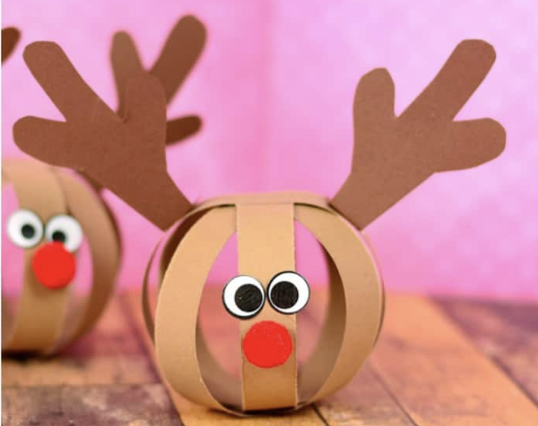 Fun paper ball reindeer craft for kids to make over the holidays. 