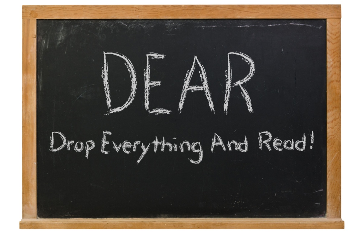A black chalkboard that says DEAR Drop Everything And Read!