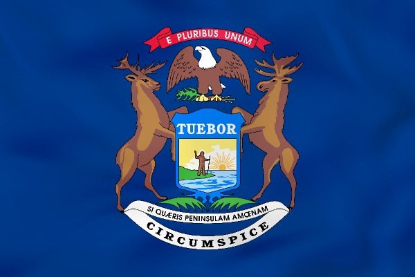 Michigan state flag: Great Seal with an eagle atop a shield, supported by a moose and elk, with Latin mottos 'Tuebor' and 'Circumspice' and 'Si Quæris Peninsulam Amoenam Circumspice'